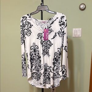 Women's Black and White Top
